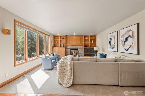 818 Windsor Drive SE Sammamish WA 98074