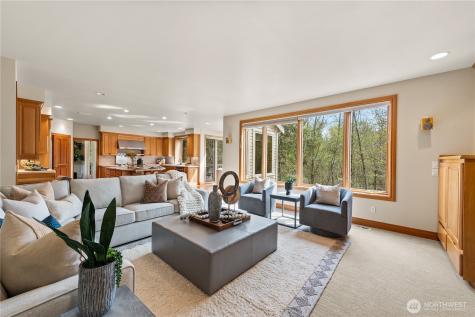 818 Windsor Drive SE Sammamish WA 98074