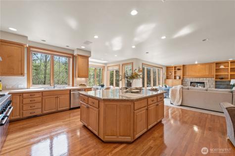 818 Windsor Drive SE Sammamish WA 98074