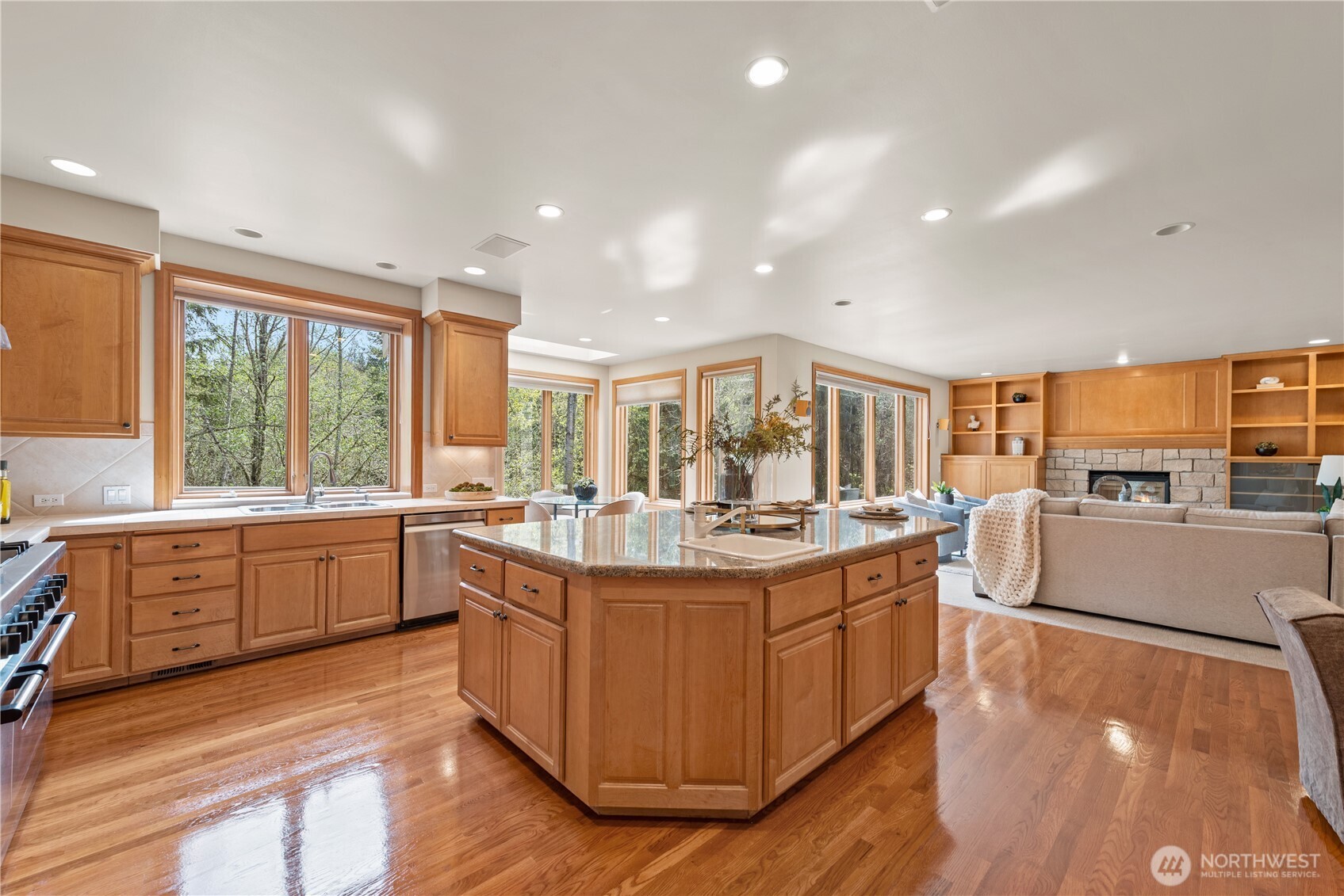 818 Windsor Drive SE Sammamish WA 98074