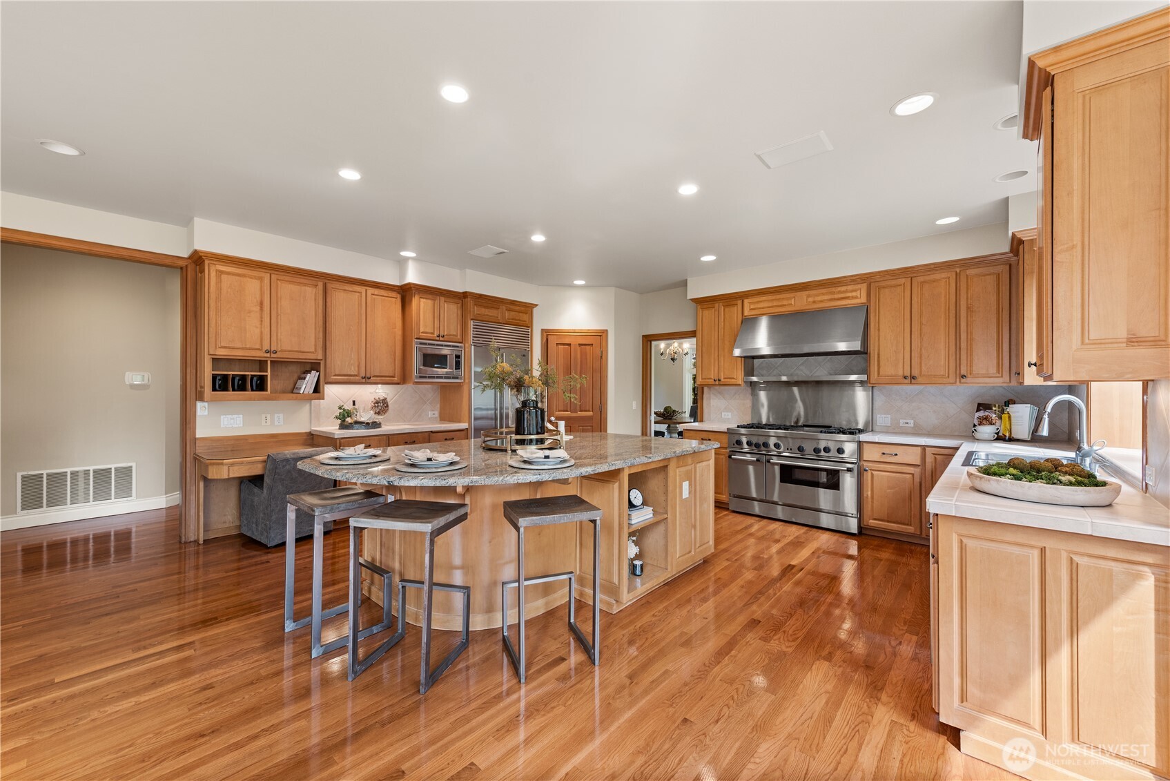 818 Windsor Drive SE Sammamish WA 98074