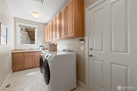 818 Windsor Drive SE Sammamish WA 98074
