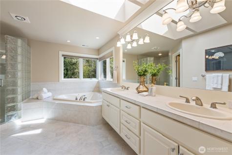 818 Windsor Drive SE Sammamish WA 98074