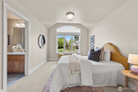 818 Windsor Drive SE Sammamish WA 98074
