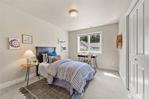 818 Windsor Drive SE Sammamish WA 98074