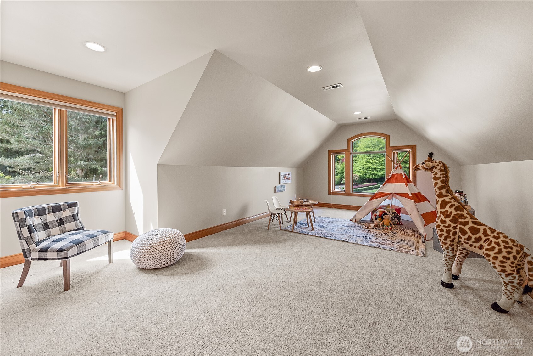 818 Windsor Drive SE Sammamish WA 98074