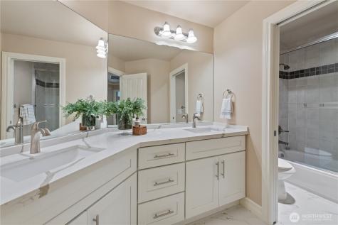 818 Windsor Drive SE Sammamish WA 98074
