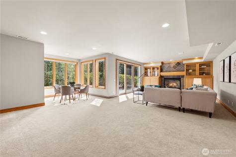 818 Windsor Drive SE Sammamish WA 98074