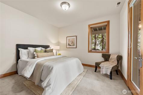 818 Windsor Drive SE Sammamish WA 98074