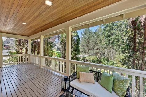 818 Windsor Drive SE Sammamish WA 98074