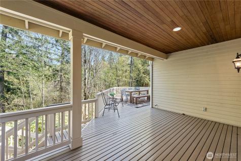 818 Windsor Drive SE Sammamish WA 98074