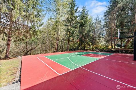 818 Windsor Drive SE Sammamish WA 98074