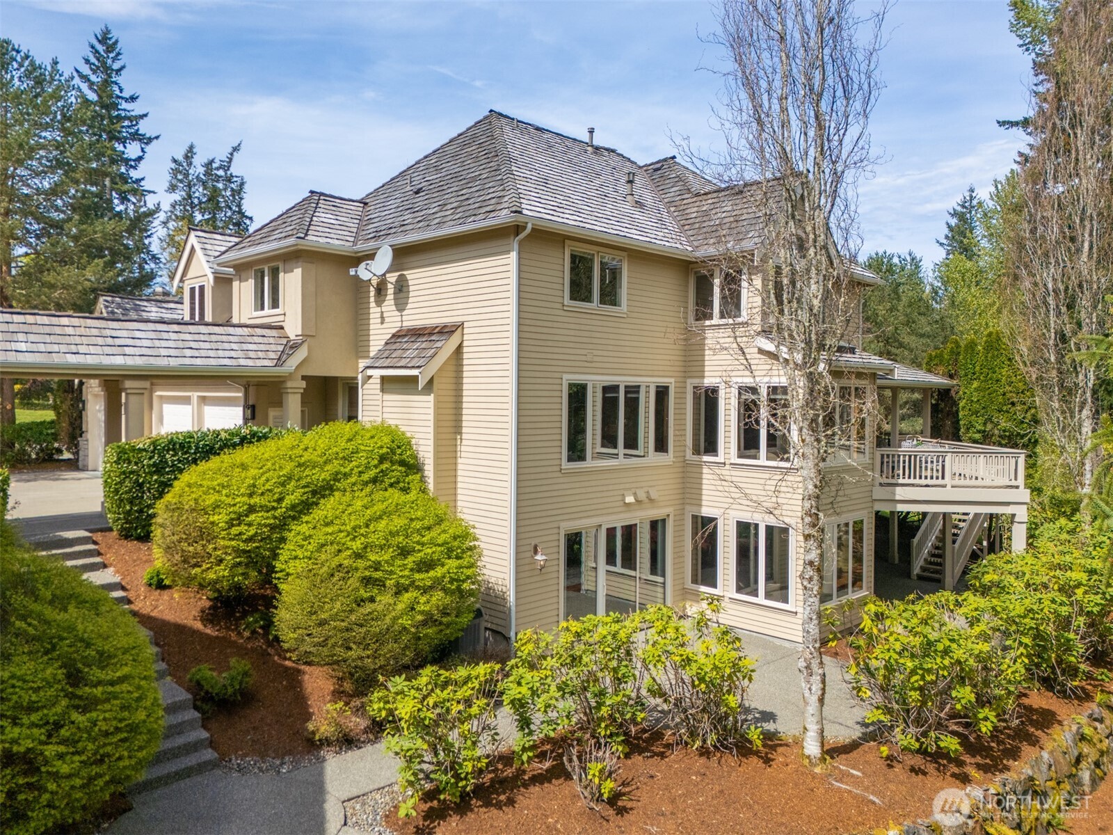 818 Windsor Drive SE Sammamish WA 98074