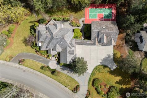 818 Windsor Drive SE Sammamish WA 98074