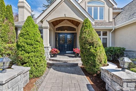818 Windsor Drive SE Sammamish WA 98074
