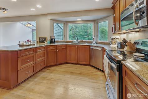 32611 8th Avenue SW Federal Way WA 98023