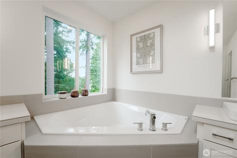 825 206th Avenue NE Sammamish WA 98074
