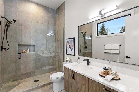 14 158th Place NE Bellevue WA 98008