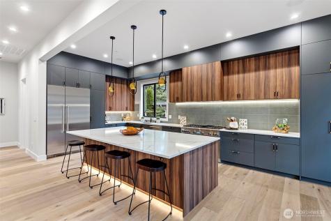 14 158th Place NE Bellevue WA 98008