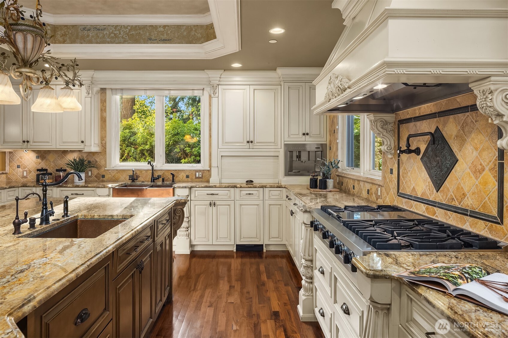 8638 NE 19th Place Clyde Hill WA 98004