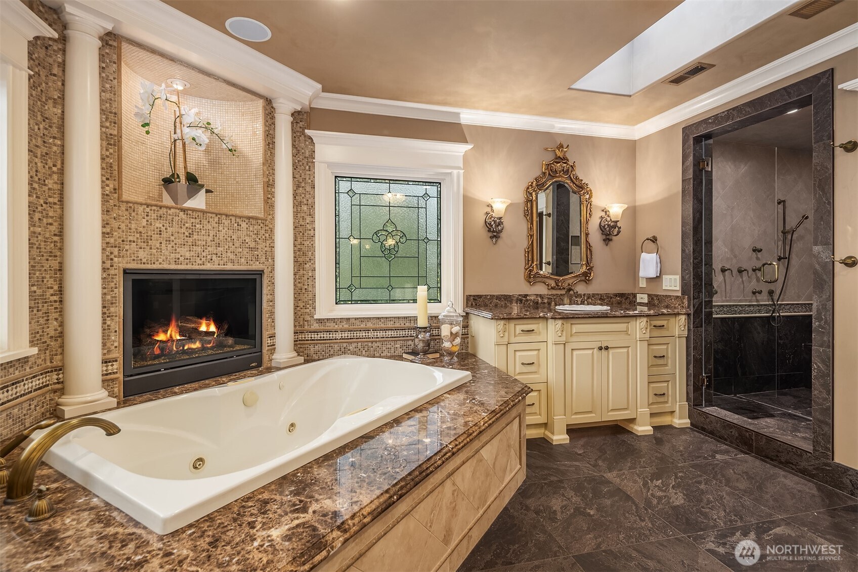 8638 NE 19th Place Clyde Hill WA 98004