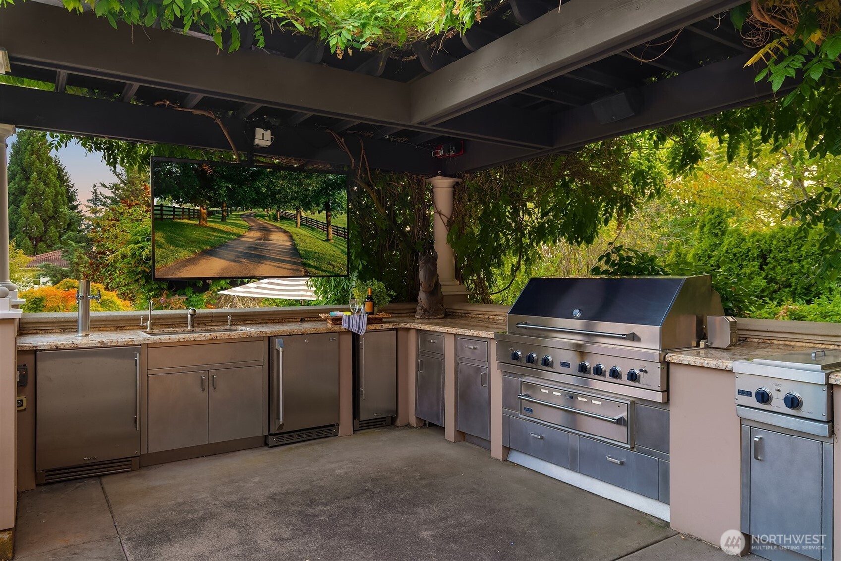 8638 NE 19th Place Clyde Hill WA 98004