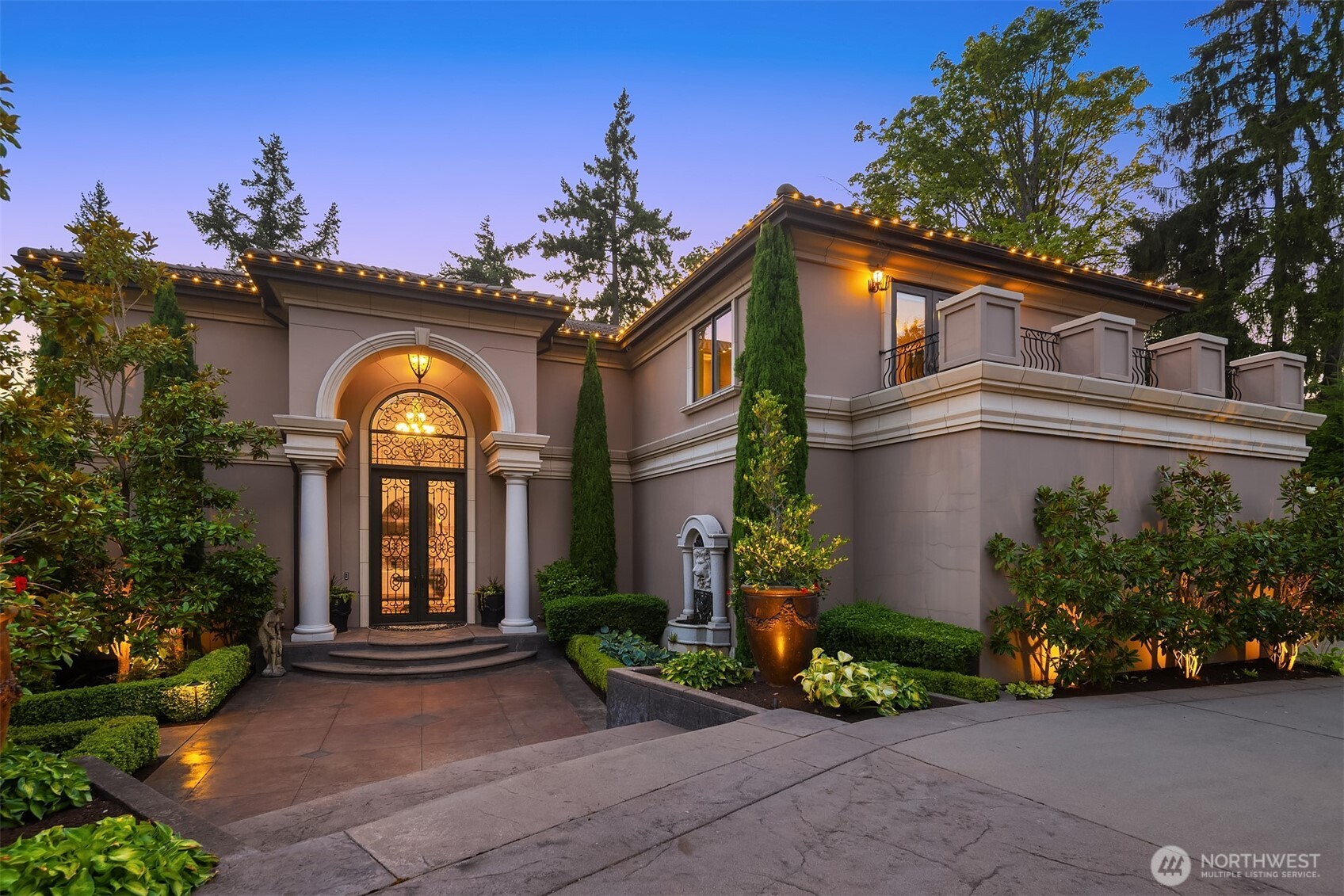 8638 NE 19th Place Clyde Hill WA 98004