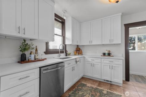 4219 S Mead Street Seattle WA 98118