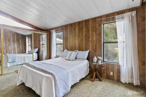 8552 NE Gordon Drive Bainbridge Island WA 98110