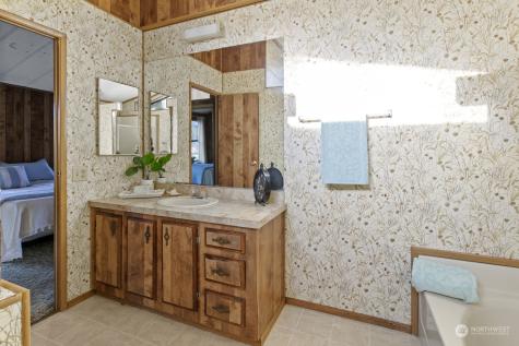 8552 NE Gordon Drive Bainbridge Island WA 98110