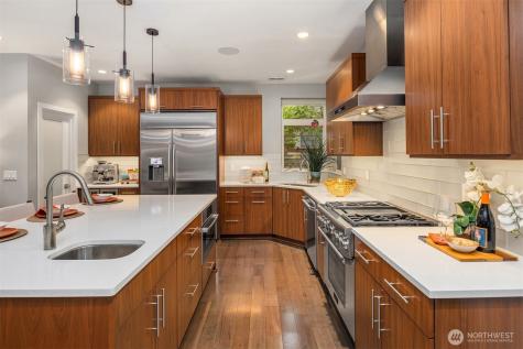 8221 21st Avenue NE Seattle WA 98115