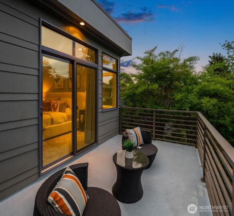 8221 21st Avenue NE Seattle WA 98115
