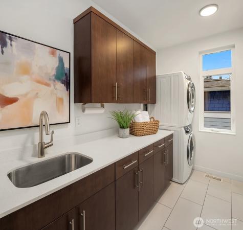 8221 21st Avenue NE Seattle WA 98115