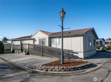 225 NE Ernst Oak Harbor WA 98277