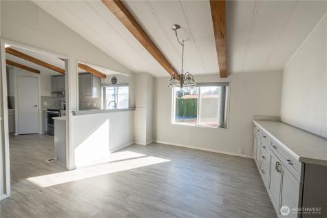 225 NE Ernst Oak Harbor WA 98277