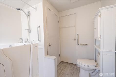 225 NE Ernst Oak Harbor WA 98277
