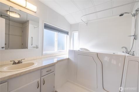225 NE Ernst Oak Harbor WA 98277