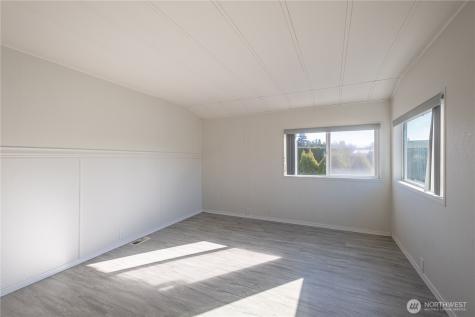 225 NE Ernst Oak Harbor WA 98277