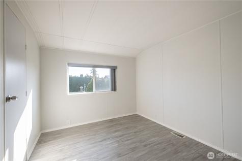 225 NE Ernst Oak Harbor WA 98277
