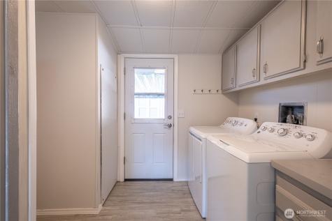 225 NE Ernst Oak Harbor WA 98277