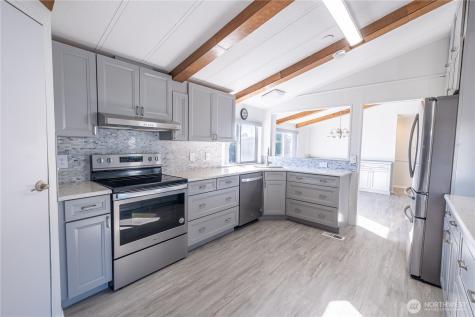225 NE Ernst Oak Harbor WA 98277