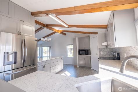225 NE Ernst Oak Harbor WA 98277