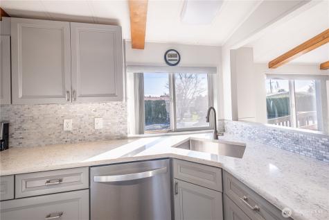 225 NE Ernst Oak Harbor WA 98277