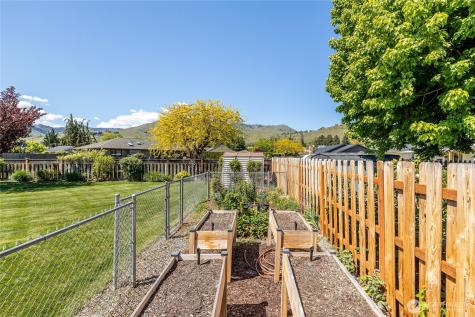 1484 Elmwood Street Wenatchee WA 98801