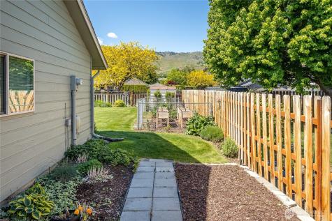 1484 Elmwood Street Wenatchee WA 98801
