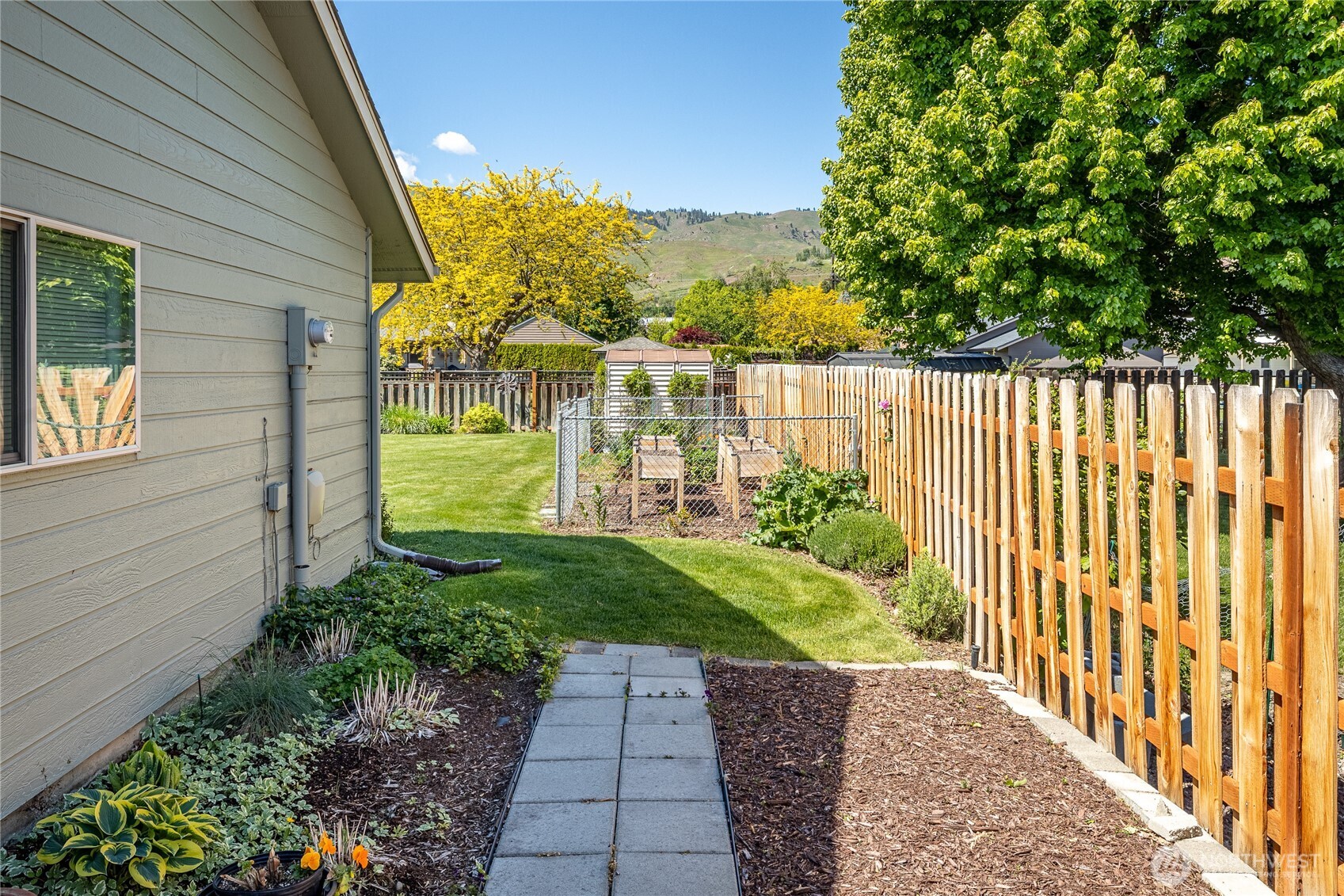 1484 Elmwood Street Wenatchee WA 98801
