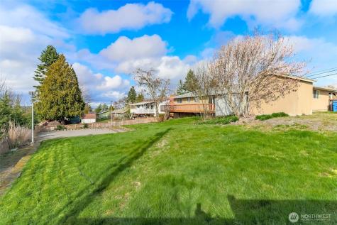 8520 Woodland Avenue E Puyallup WA 98371