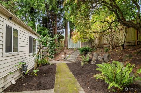 19297 Stone Avenue N Shoreline WA 98133