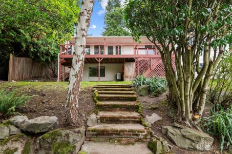 19297 Stone Avenue N Shoreline WA 98133
