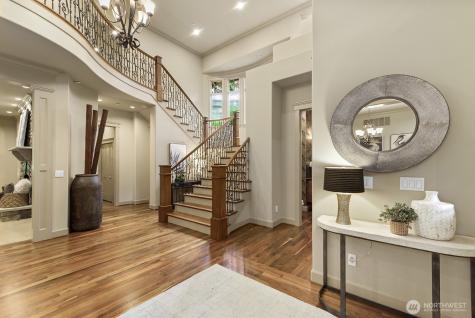 2112 104th Place SE Bellevue WA 98004
